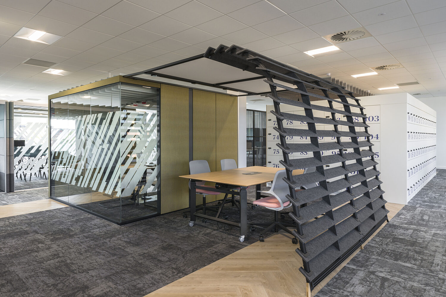 Quiet and collaborative workspace for Axa