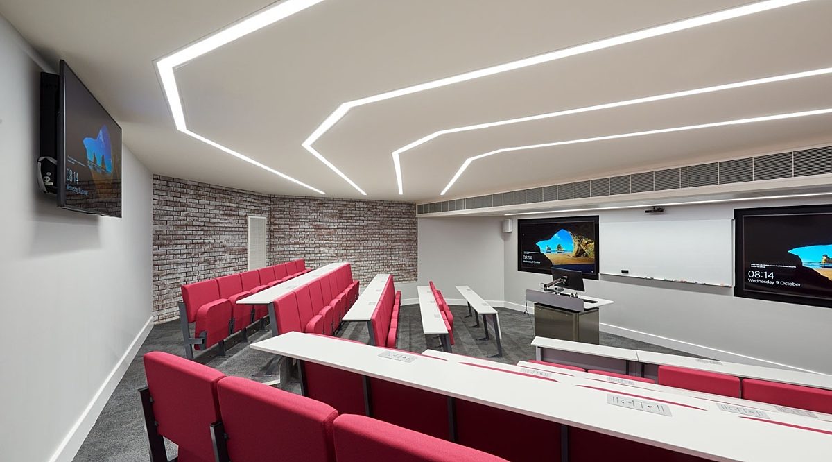 Warwick University large screens in lecture theatre