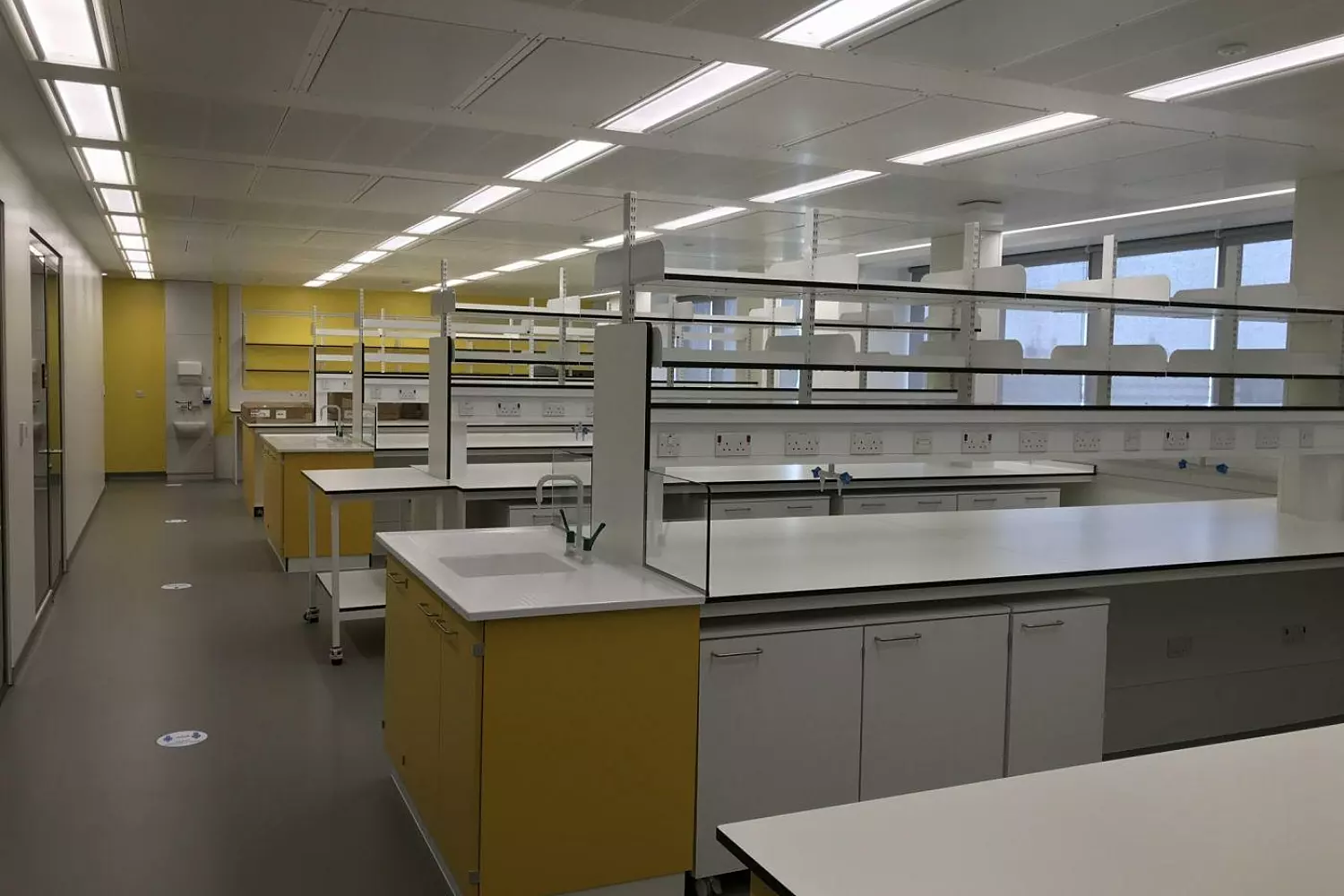 KCL laboratory fit out