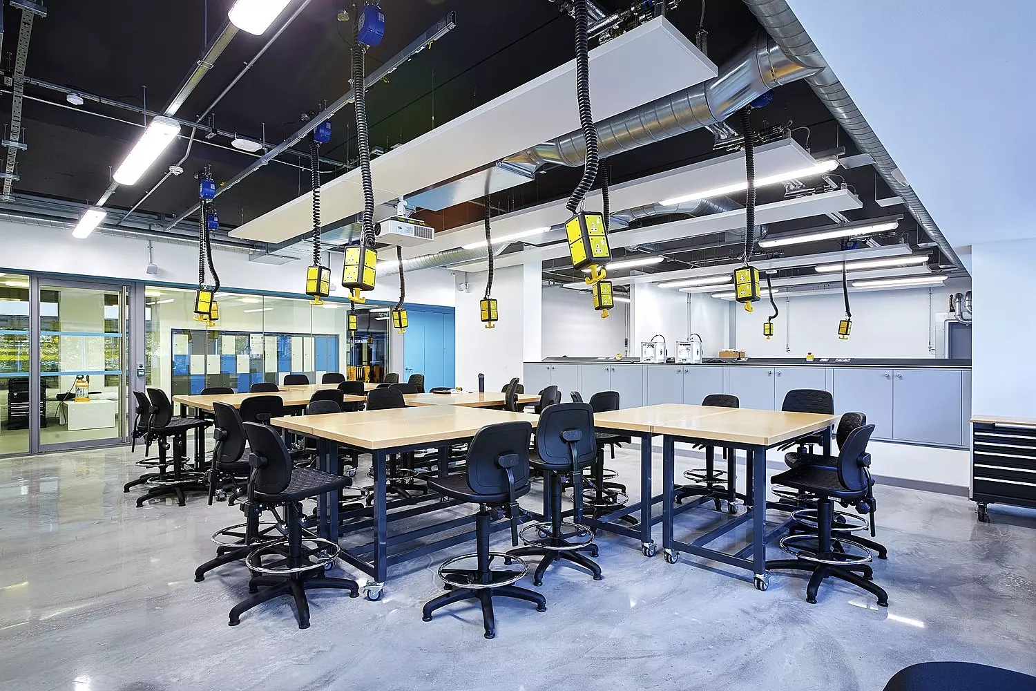 Specialist lab fit out Overbury